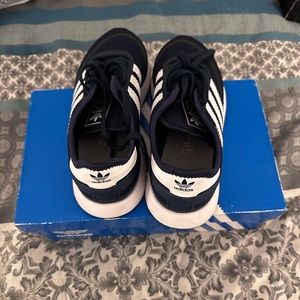 Blue woman tennis shoe